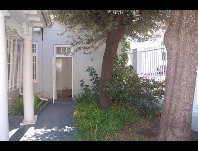 BUSINESS PROPERTY TO RENT IN GARDENS